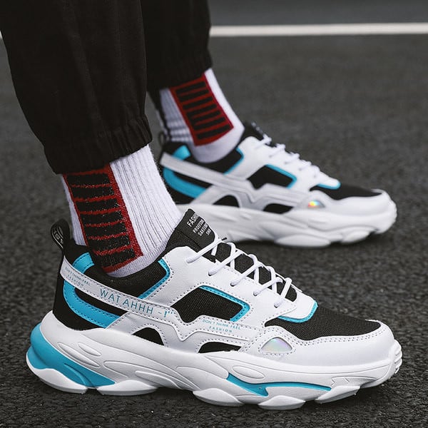 Kareda tallakirja ja paeltega meeste tossud