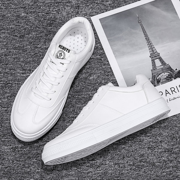 Uus mudel aplikatsiooni ja pealdisega nahast tossud