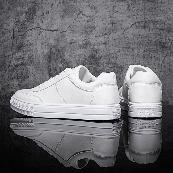 Uus mudel aplikatsiooni ja pealdisega nahast tossud