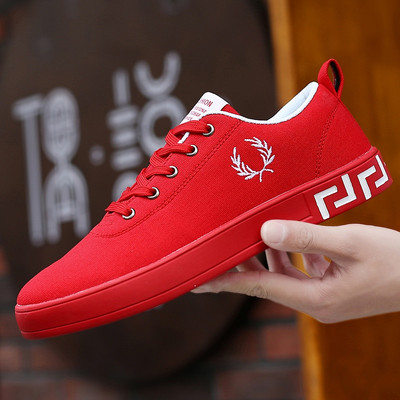 Ikdienas vīriešu tekstila kedas ar izšuvumiem un saitēm