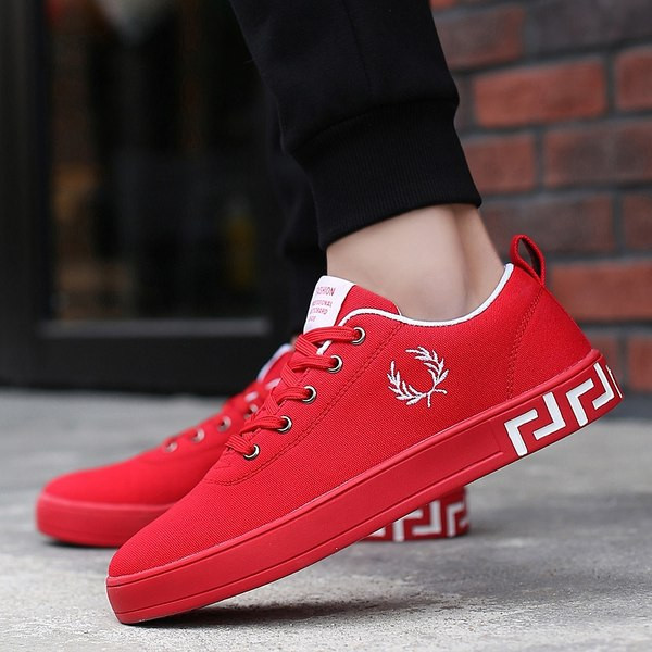 Ikdienas vīriešu tekstila kedas ar izšuvumiem un saitēm