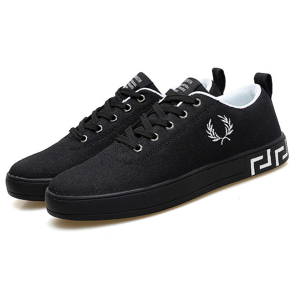 Ikdienas vīriešu tekstila kedas ar izšuvumiem un saitēm