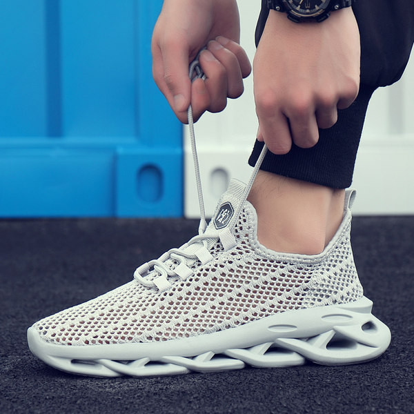 Hálós tornacipő durva talppal férfiaknak