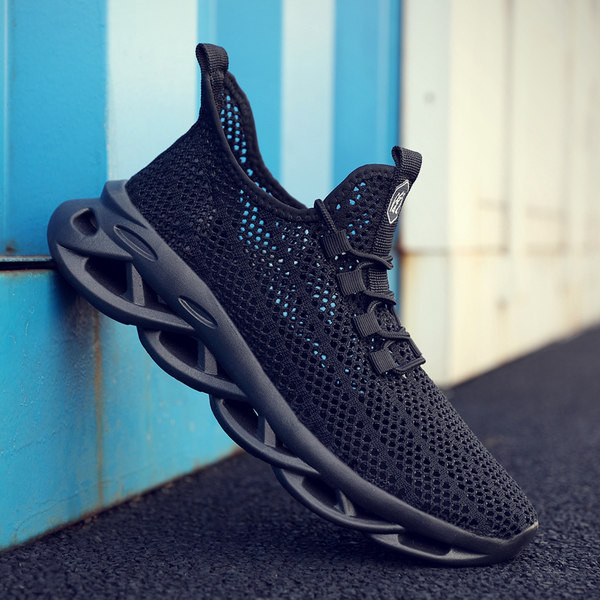 Hálós tornacipő durva talppal férfiaknak