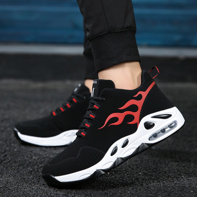 Ανδρικά αθλητικά παπούτσια με απλικέ και επιγραφή