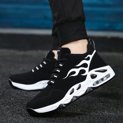 Ανδρικά αθλητικά παπούτσια με απλικέ και επιγραφή