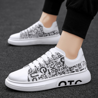 Jauns vīriešu kedu modelis ar apdruku baltā un melnā krāsā