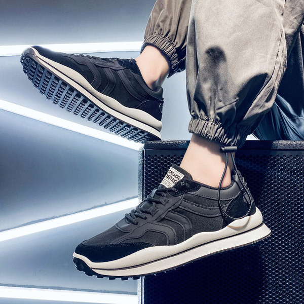 Jauns vīriešu skriešanas apavu modelis, kas piemērots skriešanai