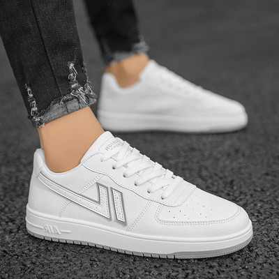 Vīriešu ādas kedas ar plakanām zolēm un šņorēm