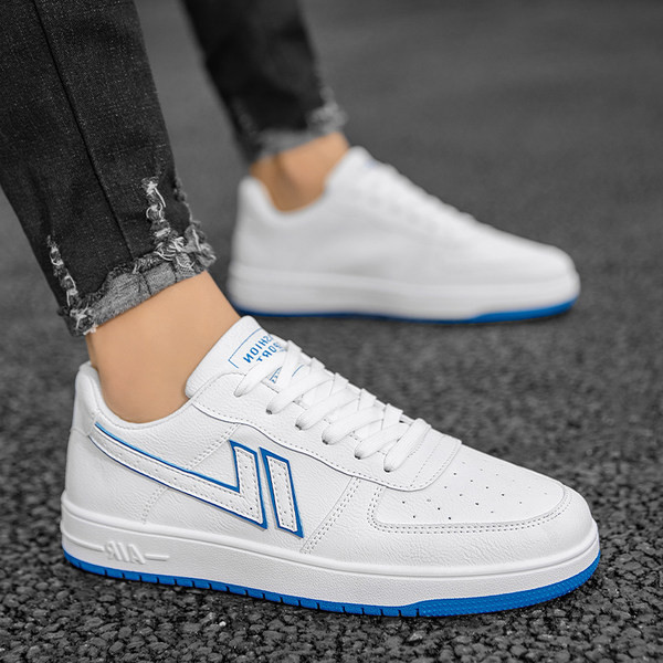 Vīriešu ādas kedas ar plakanām zolēm un šņorēm