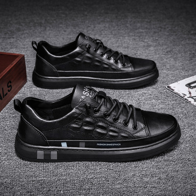 Stilīgas vīriešu kedas no mākslīgās ādas ar šņorēm un uzrakstu