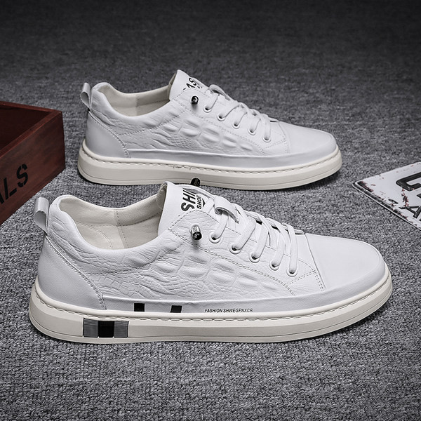 Stilīgas vīriešu kedas no mākslīgās ādas ar šņorēm un uzrakstu