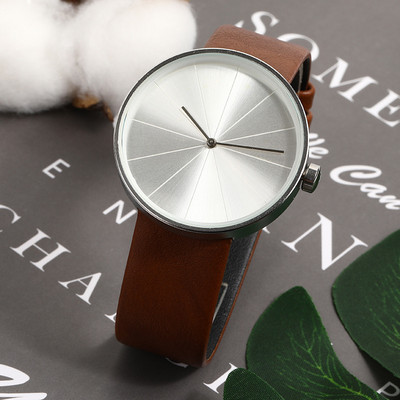 Vienkārša modeļa vīriešu pulkstenis ar ādas siksniņu