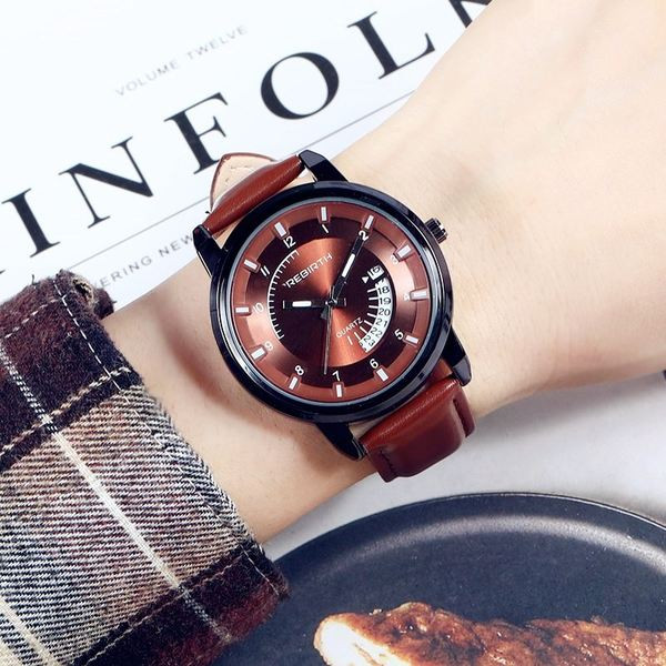 Férfi karóra bőr szíjjal