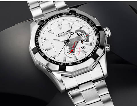 Vīriešu pulkstenis ar mirdzošām rokām