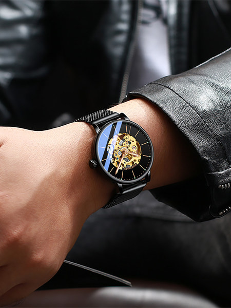 Vīriešu ūdensizturīgs pulkstenis ar pretskrāpējumu stiklu