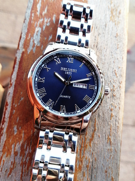 Vīriešu pulkstenis ar nerūsējošā tērauda siksniņu