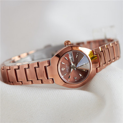 Pulkstenis vīriešiem un sievietēm apaļā formā ar tērauda siksniņu