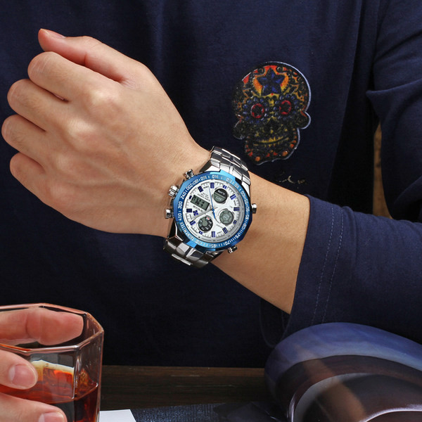 Vīriešu pulkstenis apaļā formā un nerūsējošā tērauda siksniņā