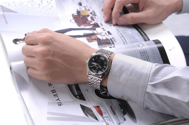 Vīriešu pulkstenis ar nerūsējošā tērauda siksniņu