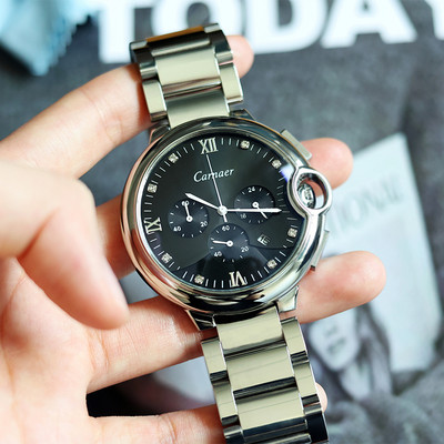 Rozsdamentes acélból készült férfi karóra