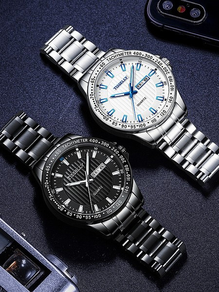 Mūsdienīgs pulkstenis ar tērauda siksniņu