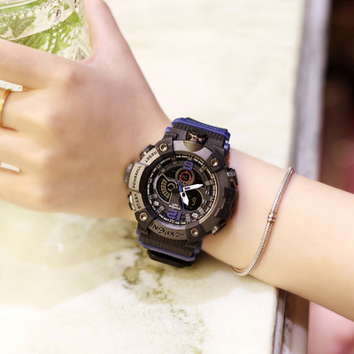 Vízálló férfi karóra világító mutatókkal