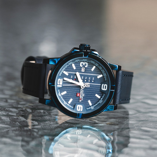 Vīriešu pulkstenis ar ādas siksniņu - apaļas formas