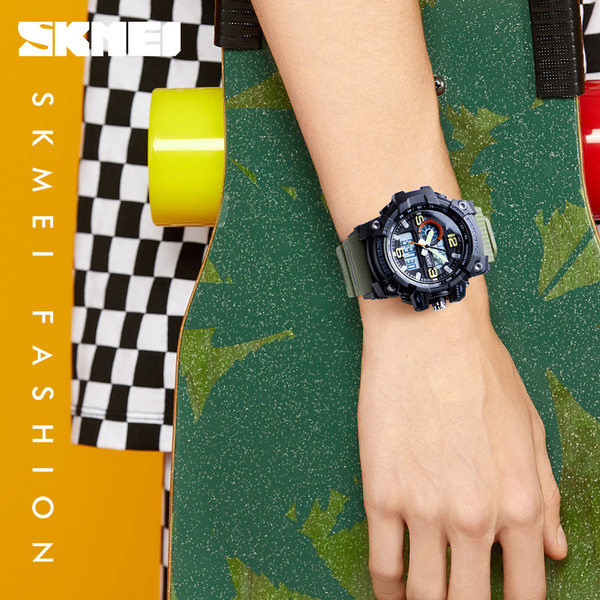 Kahe ekraaniga meeste käekell