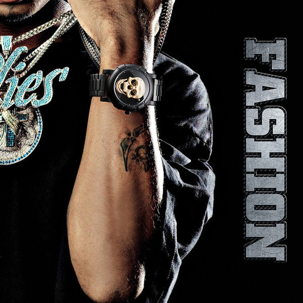 Modern óra, 45 mm átmérőjű