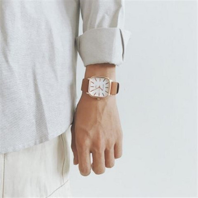 Férfi négyszögletes karóra műbőr szíjjal