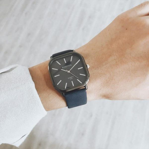 Férfi négyszögletes karóra műbőr szíjjal