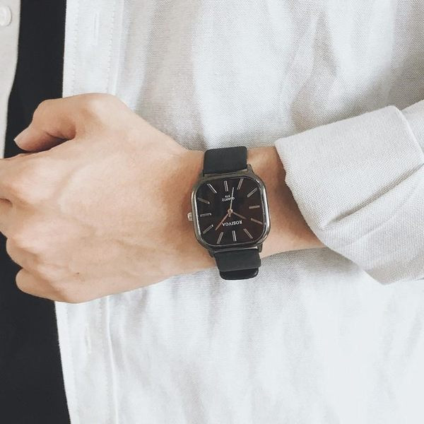 Férfi négyszögletes karóra műbőr szíjjal