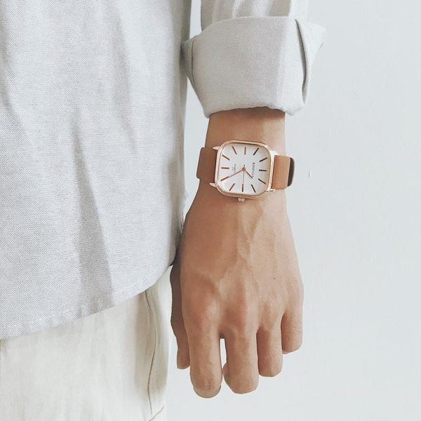 Férfi négyszögletes karóra műbőr szíjjal