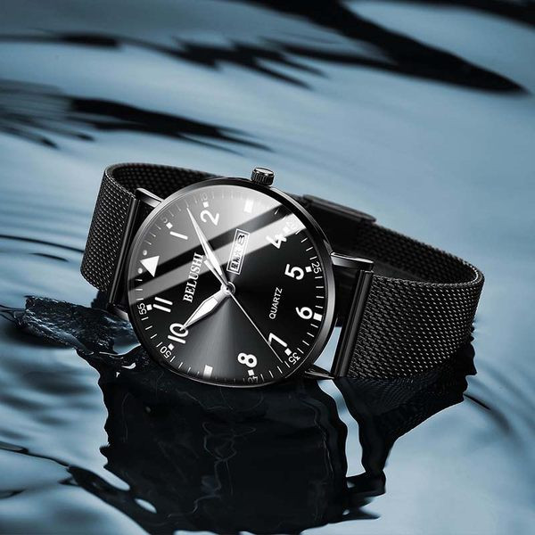 Napi férfi karóra fluoreszkáló mutatókkal