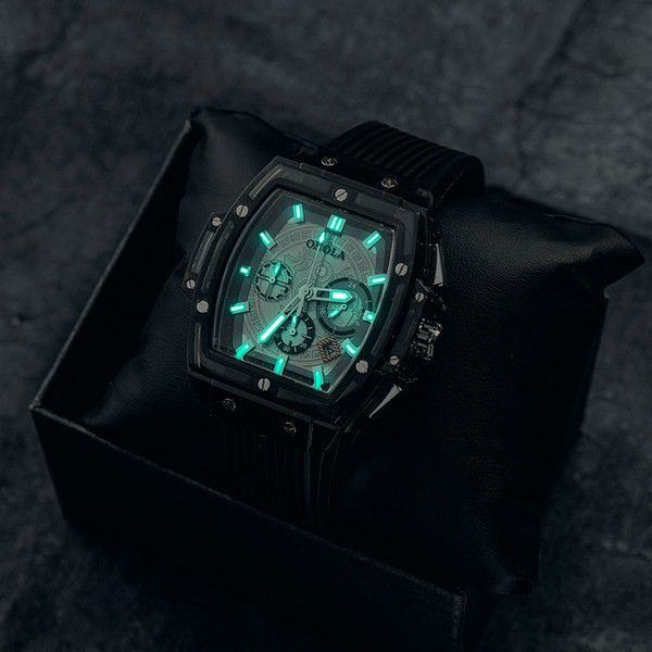 Vīriešu pulkstenis ar gumijas siksniņu - kvadrātveida modelis