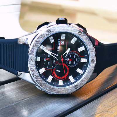 Veekindel meeste käekell kummist rihmaga