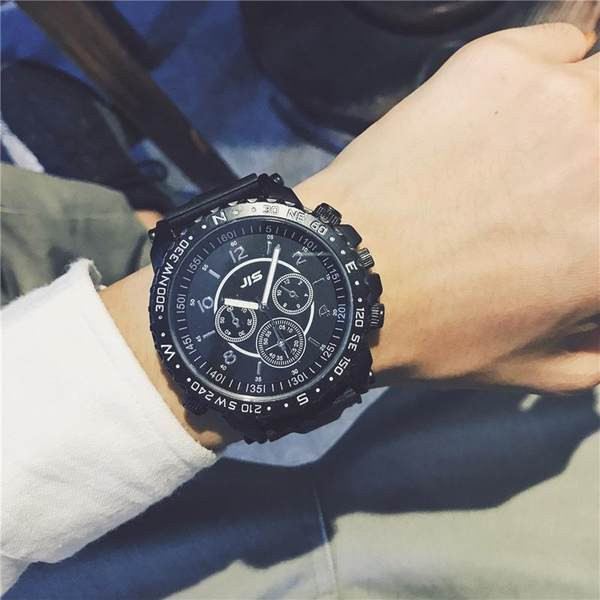 Kaasaegne meeste käekell, mis sobib igapäevaseks kasutamiseks