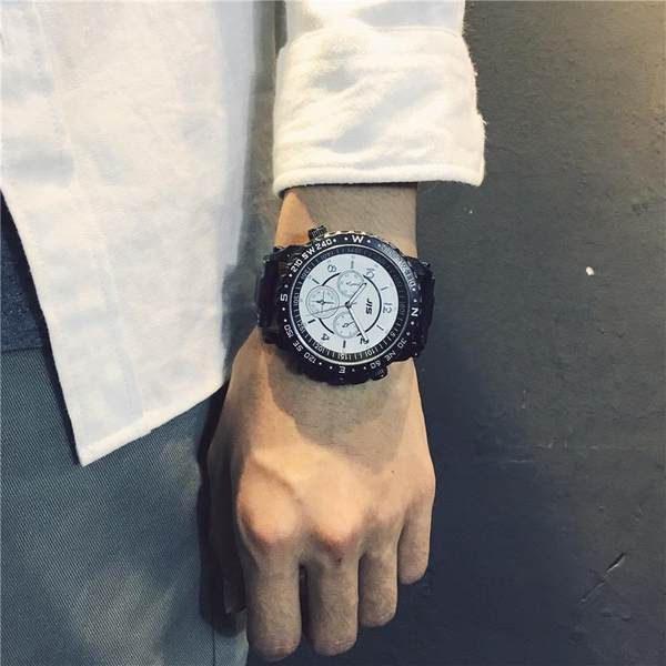 Kaasaegne meeste käekell, mis sobib igapäevaseks kasutamiseks