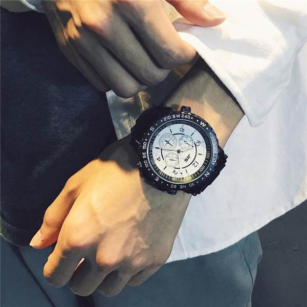 Kaasaegne meeste käekell, mis sobib igapäevaseks kasutamiseks