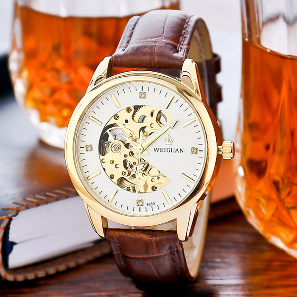 Elegants vīriešu pulkstenis ar mākslīgās ādas siksnām