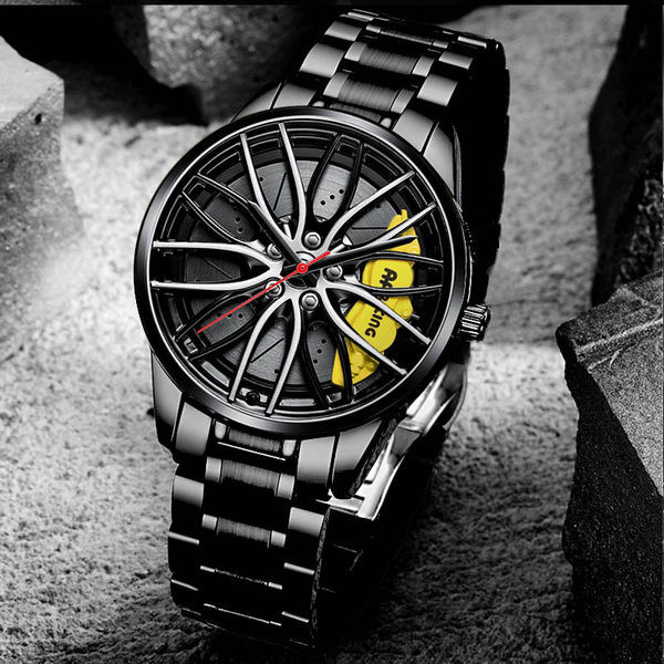 Nem szabványos kialakítású férfi napi karóra