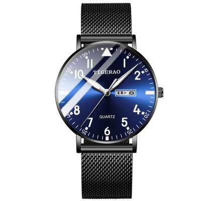 Férfi karóra fluoreszkáló mutatókkal