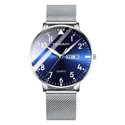 Férfi karóra fluoreszkáló mutatókkal