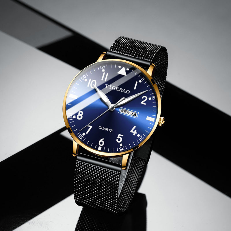 Férfi karóra fluoreszkáló mutatókkal