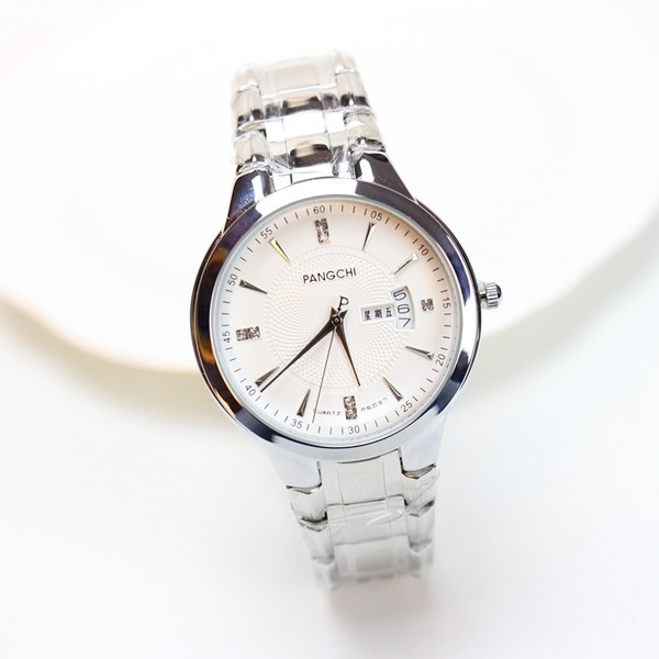 Modern karóra acél szíjjal, férfiaknak és nőknek