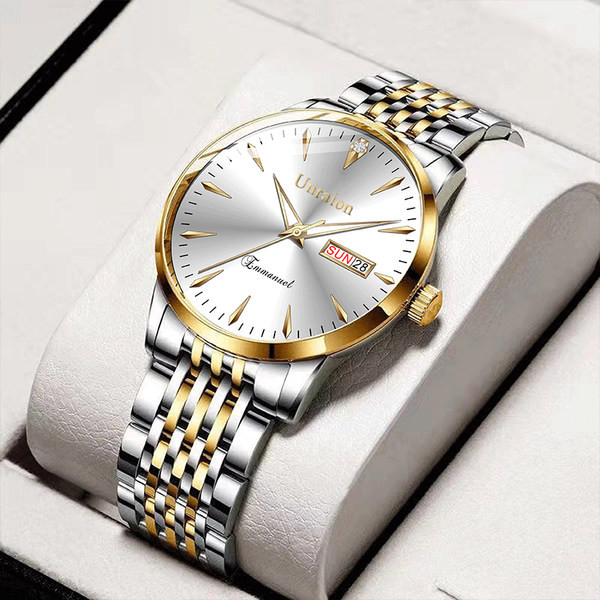 Férfi karóra fém szíjjal és fluoreszkáló mutatókkal