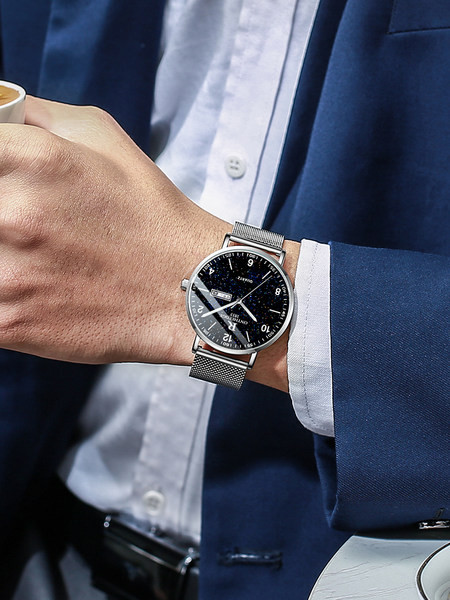 Kolmes värvitoonis veekindel meeste käekell