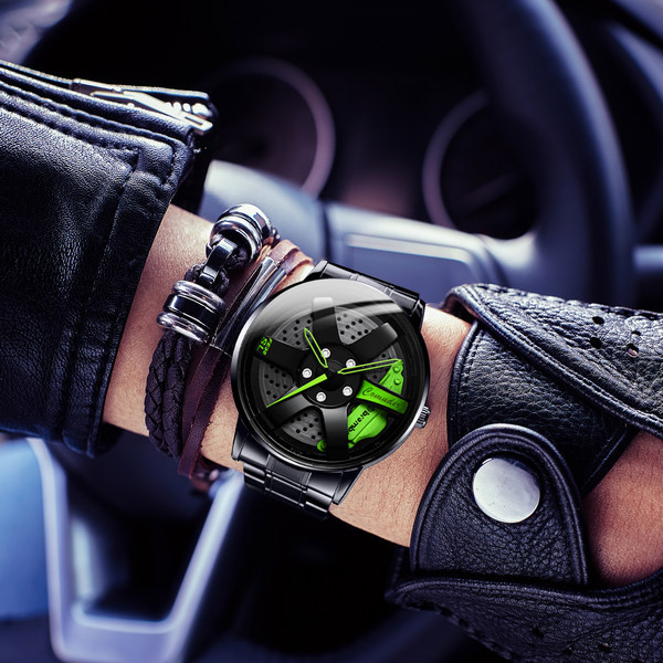 Nem szabványos kialakítású férfi karóra