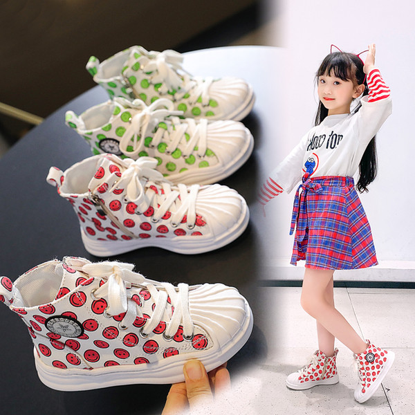 Tekstila kedas ar krāsu aplikāciju